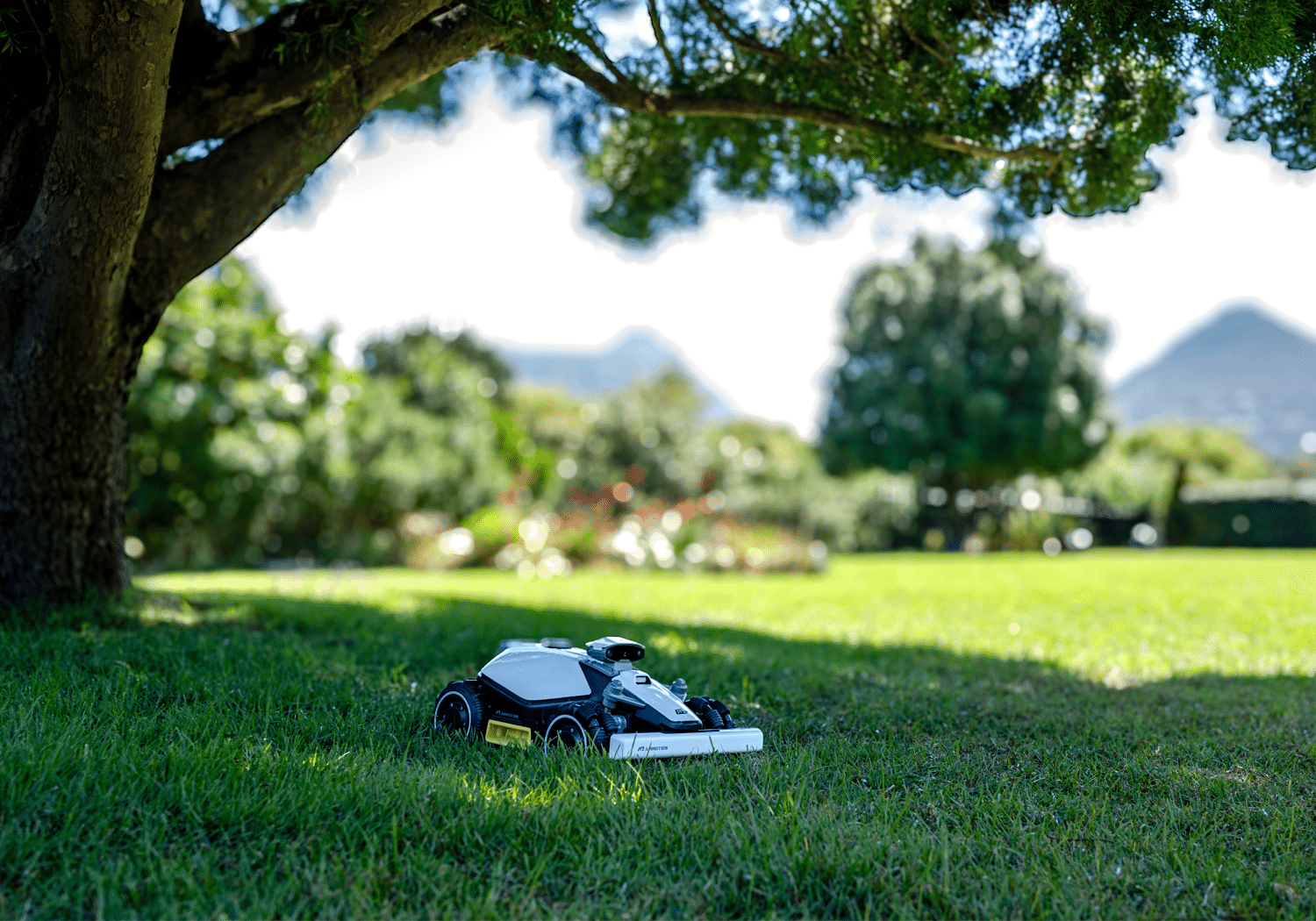 LUBA mini Mow anywhere, no signal worries Mammotion Luba Mini robotklipper